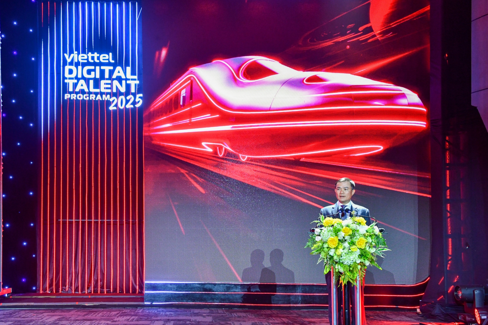 Viettel luôn sẵn sàng là bệ đỡ vững chắc, nâng bước các bạn trẻ phát triển